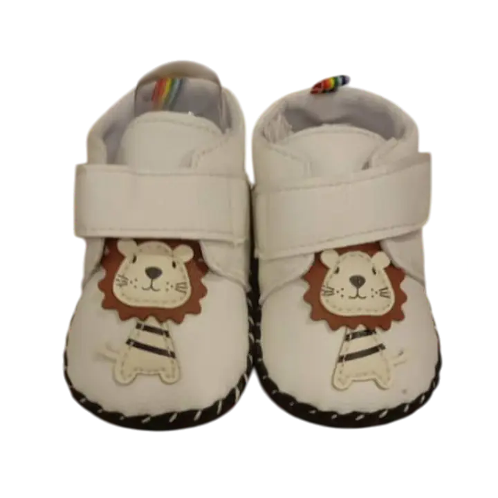 White Baby Shoes With a Cartoon Lion Appliqué - Master