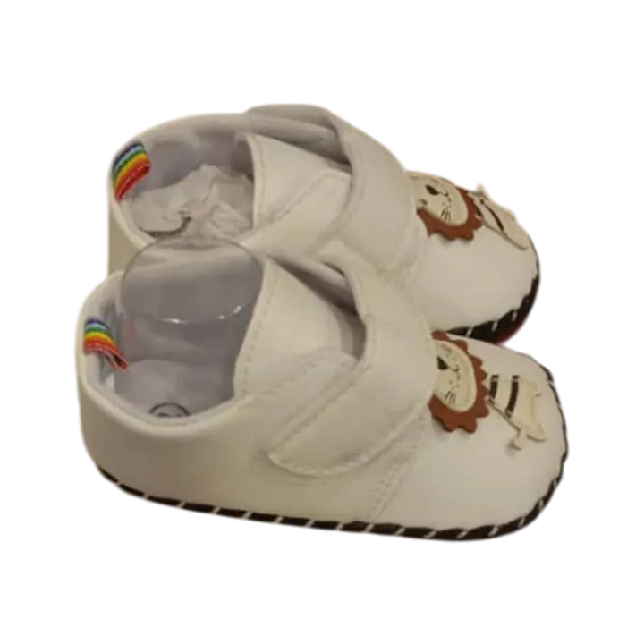 White Baby Shoes With a Cartoon Lion Appliqué - Master