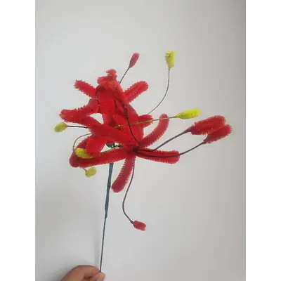 Pipe cleaner flower Red primary image