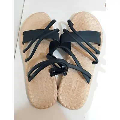 Cross-Strap Antislip Slipper primary image