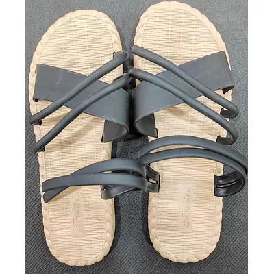 Cross-Strap Antislip Slipper primary image