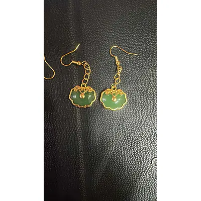 Earing primary image